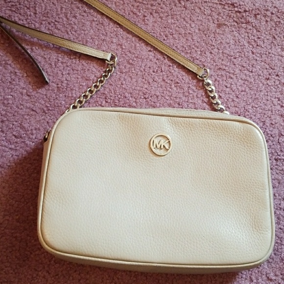 Authentic Michael kors crossbody - Picture 1 of 5